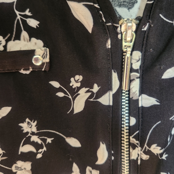 Lily Morgan Stretchy Floral  Short Sleeve Blouse Size XL - Picture 5 of 9